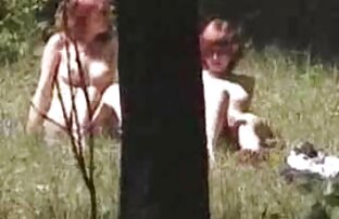 Nena de tetas grandes se quita xvideos incestos familiares la lencería retro blanca se masturba en medias de nylon