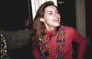 XXX Adolescente esbelta con enormes tetas colgantes ... incesto familiar xxx